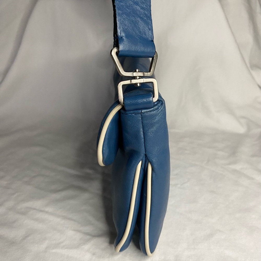 Prada vintage leather bag EXCELLENT CONDITION blue w white piping lock/keys - Picture 4 of 12